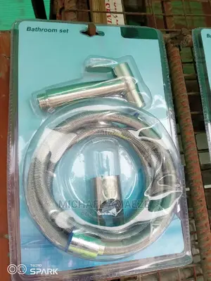 Pressing Bum Bum Shower