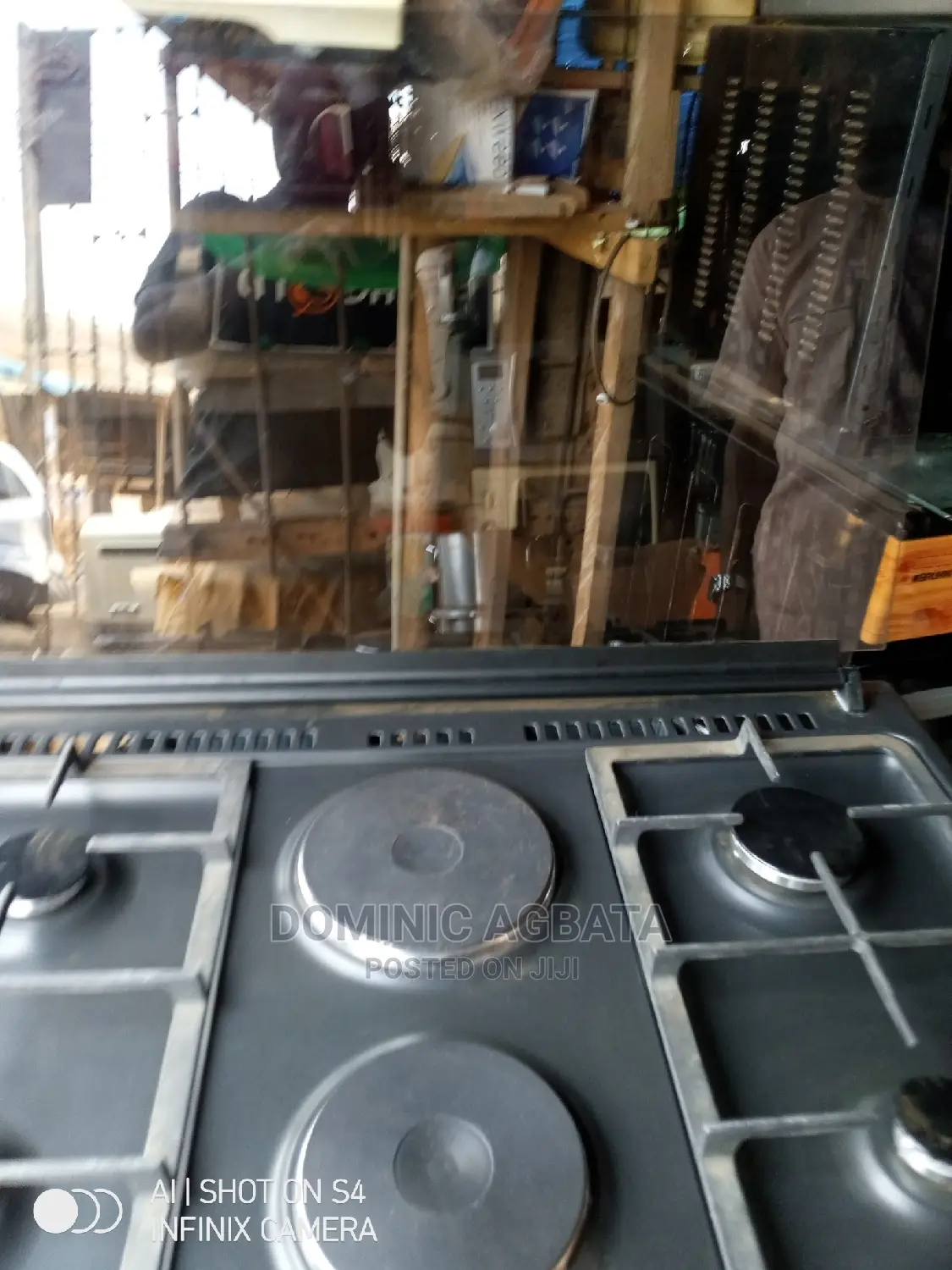 4 Gas Cooker 2 Electric Cooker