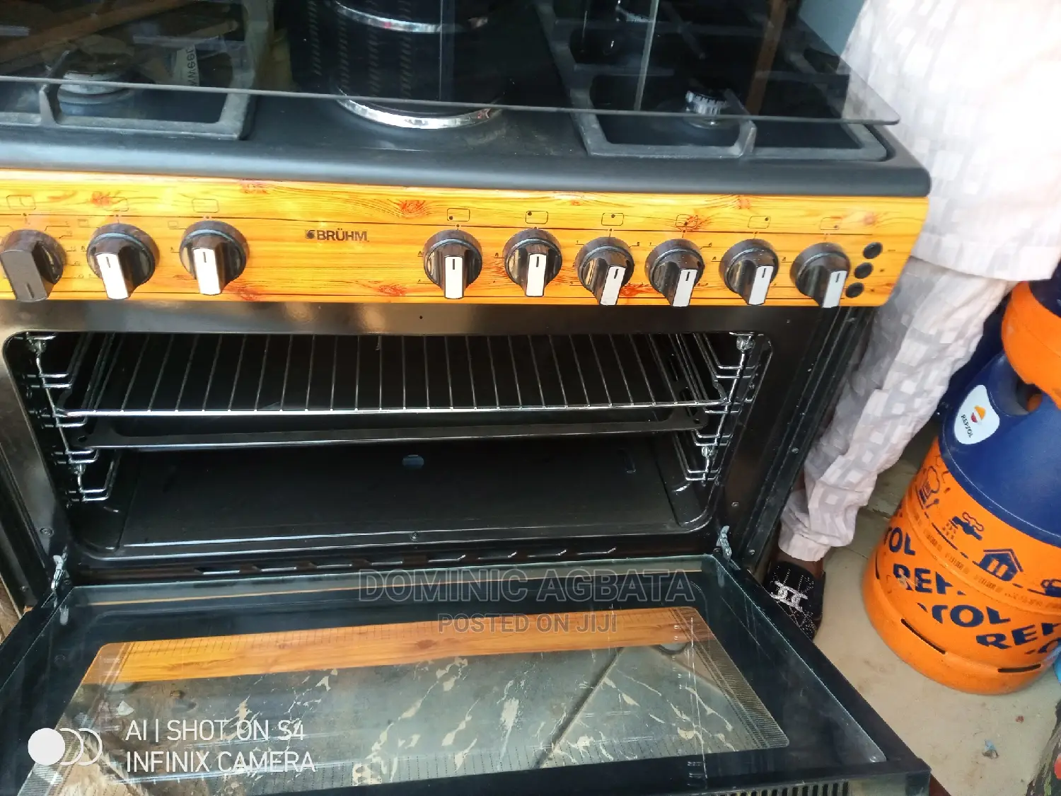 4 Gas Cooker 2 Electric Cooker