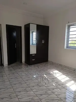 2bdrm Block of Flats in Awoyaya Bustop Very for rent