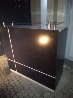 Receptionist Table With Glass 4 Half Fit Wide 4 Ft Height