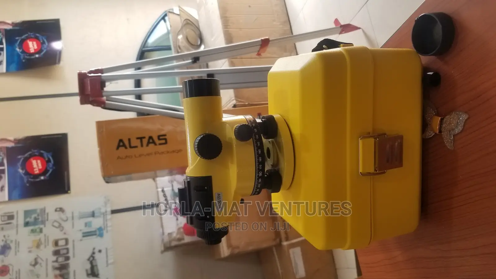 South Auto Level With Tripod and Leveling Staff