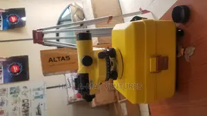 South Auto Level With Tripod and Leveling Staff