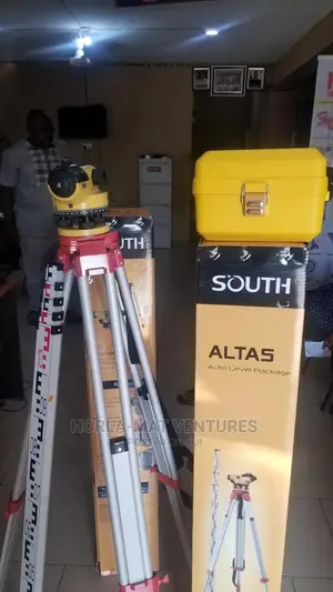 South Auto Level With Tripod and Leveling Staff
