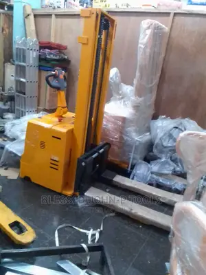 Electric Driving Stacker 2000kg