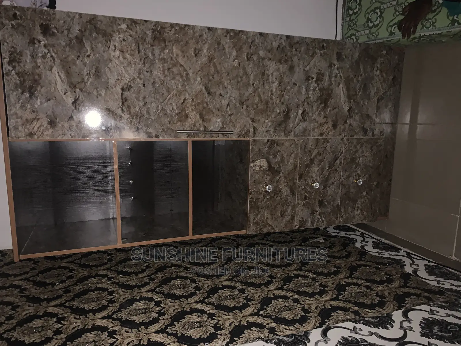 Wardrobe With Rack