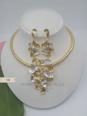 Dazzling Womens Jewelries Set