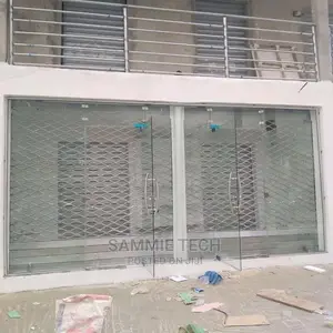 Frameless Door
