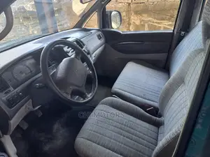 Mitsubishi Space Gear 2004 Green