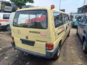 Volkswagen Transporter 2005 Yellow