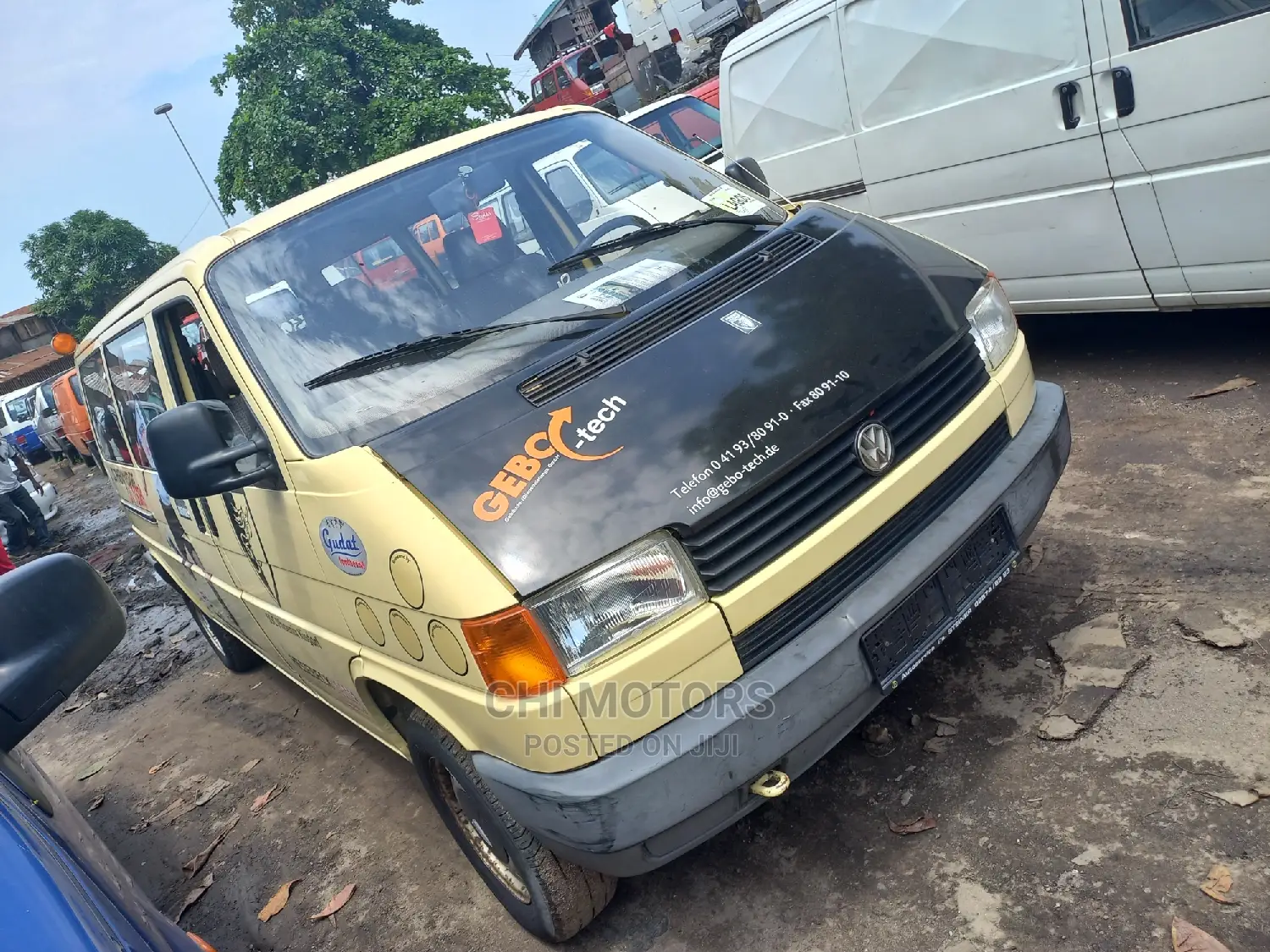 Volkswagen Transporter 2005 Yellow