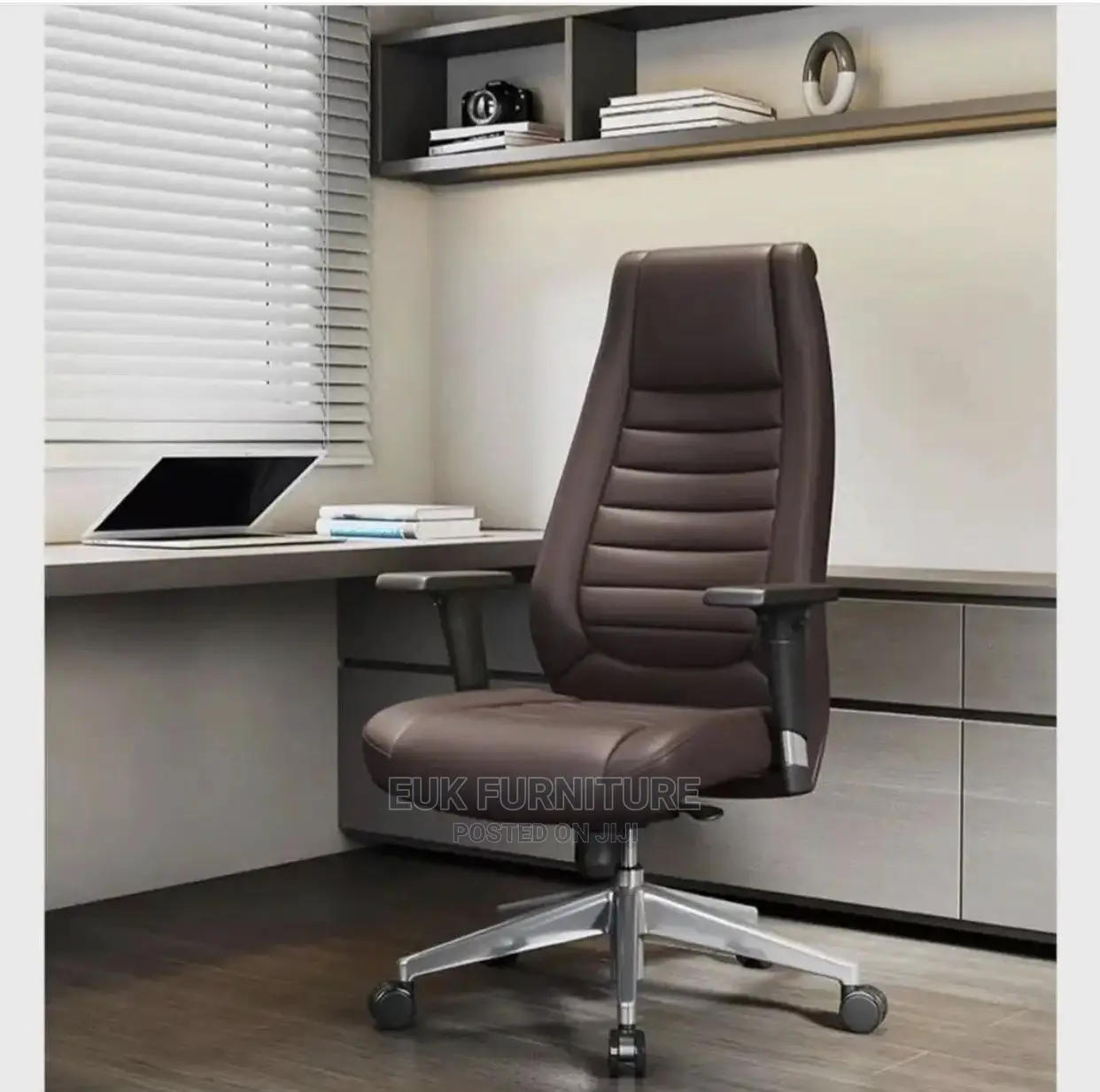 Executuve Swivel Chair With Reclining Functions