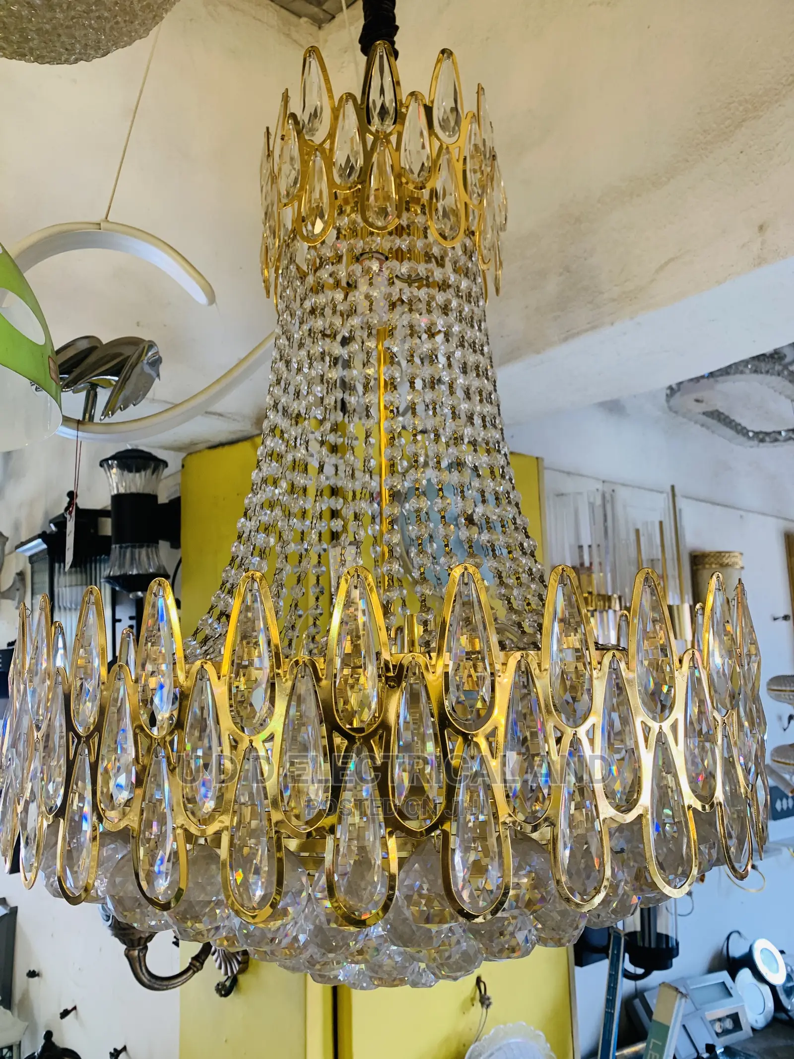 Dubai L E D Crystal Chandelier By600 Very Bright and Quality