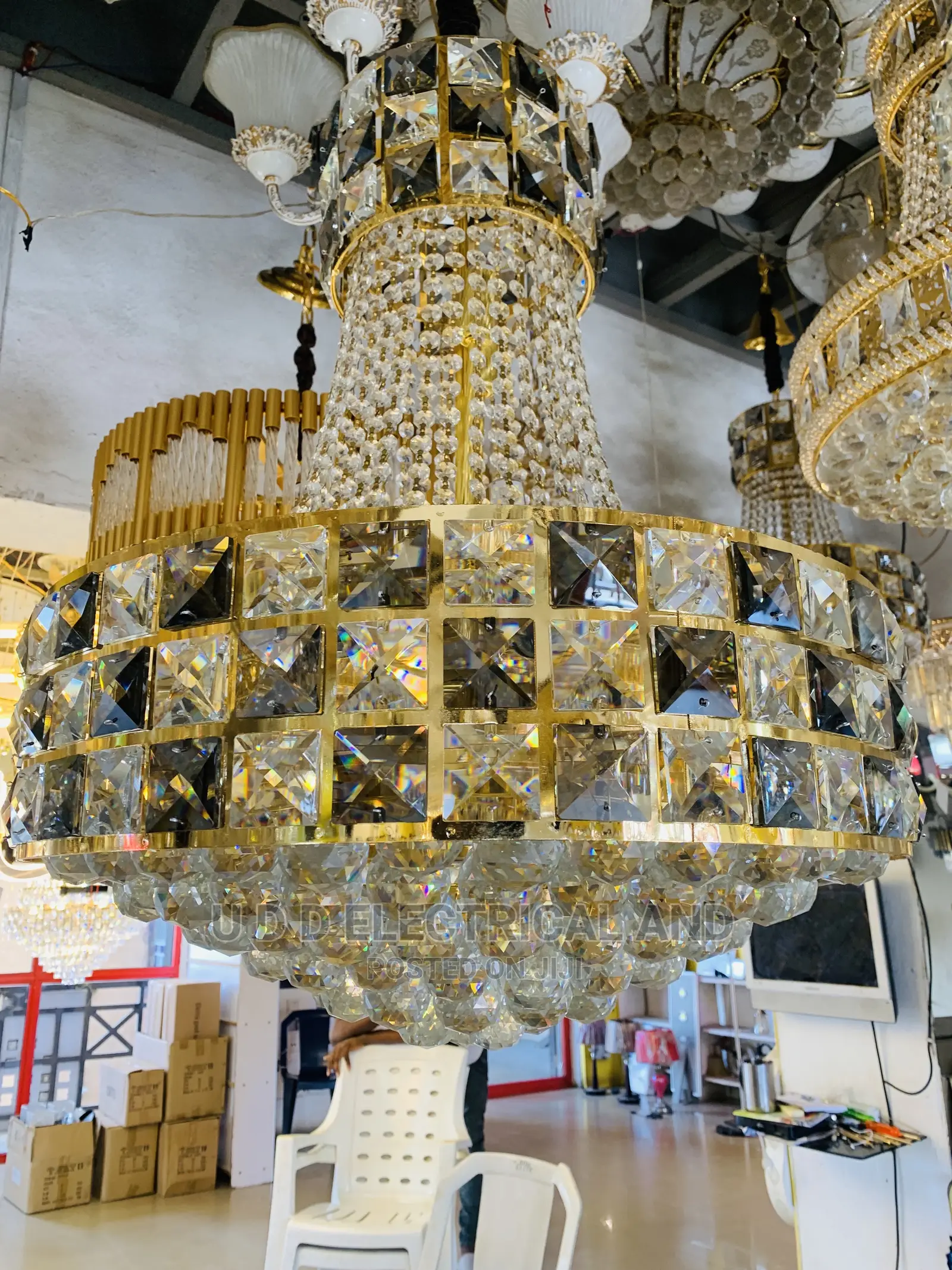 Dubai L E D Crystal Chandelier Very Bright and Quality