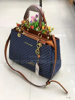 Quality Michael Kors Ladies Leather Handbags.