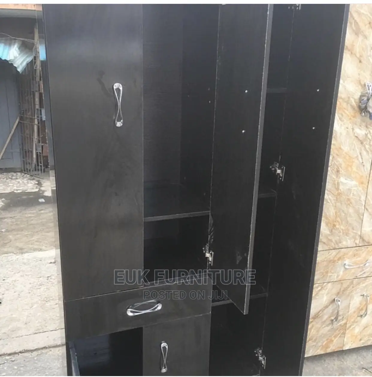 3ft by 6ft Wardrobe (Three Doors)