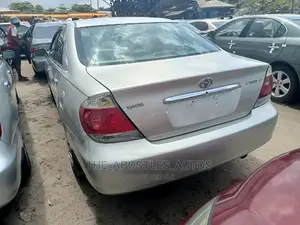 Toyota Camry LE 4dr Sedan (2.4L 4cyl 5A) 2005 Silver