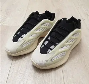 MP: Adidas Yeezy Boost