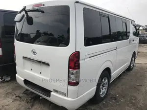 Toyota HiAce 2010