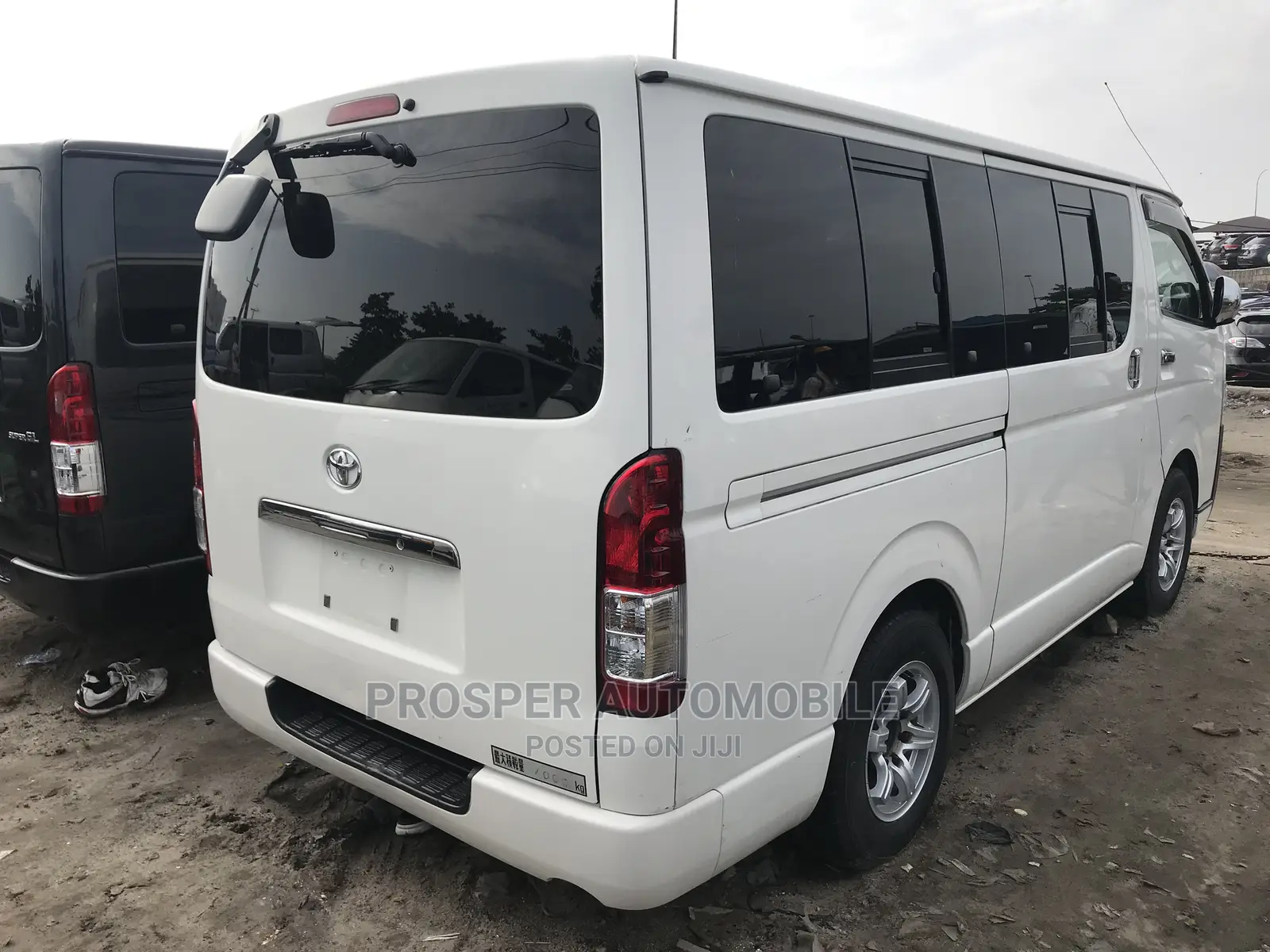 Toyota HiAce 2010