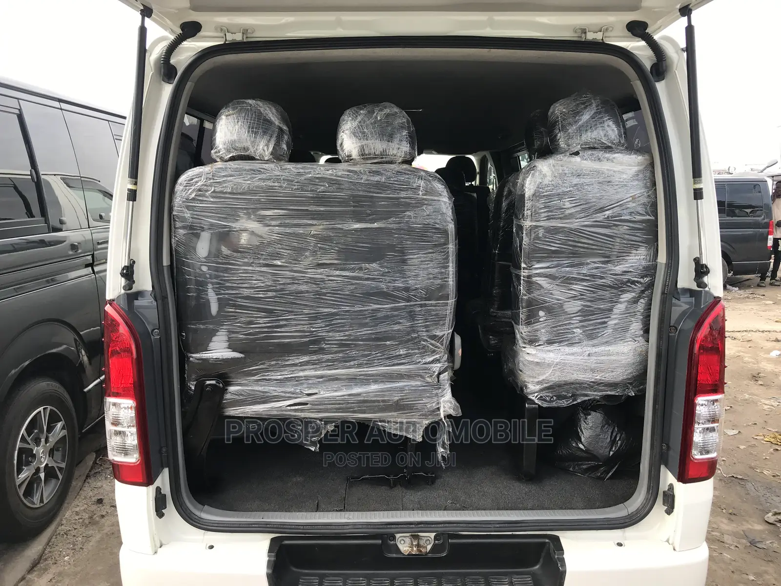 Toyota HiAce 2010
