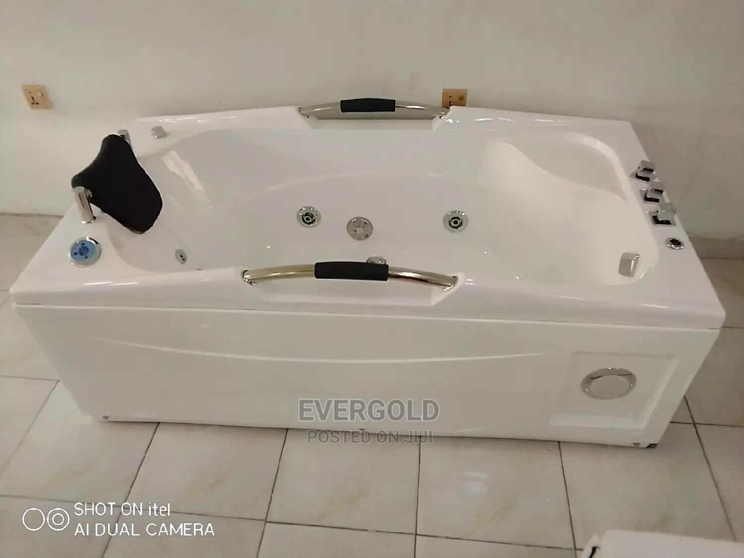 170cm×90cm Single Jacuzzi Available