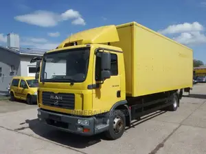 Box Truck Hire for Logistics and Relocation