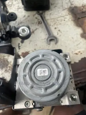 RANGE ROVER Evoque Abs Pump