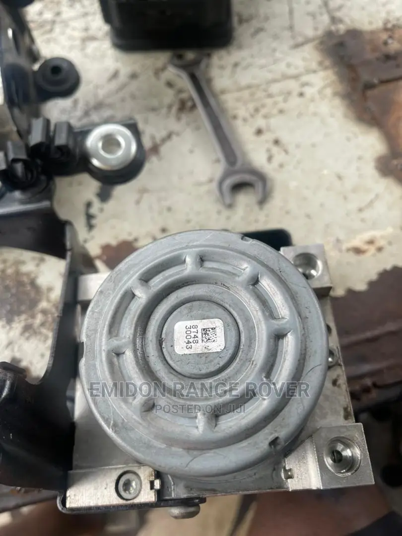 RANGE ROVER Evoque Abs Pump