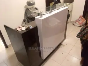 Standard Receptionist Table