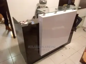 Standard Receptionist Table