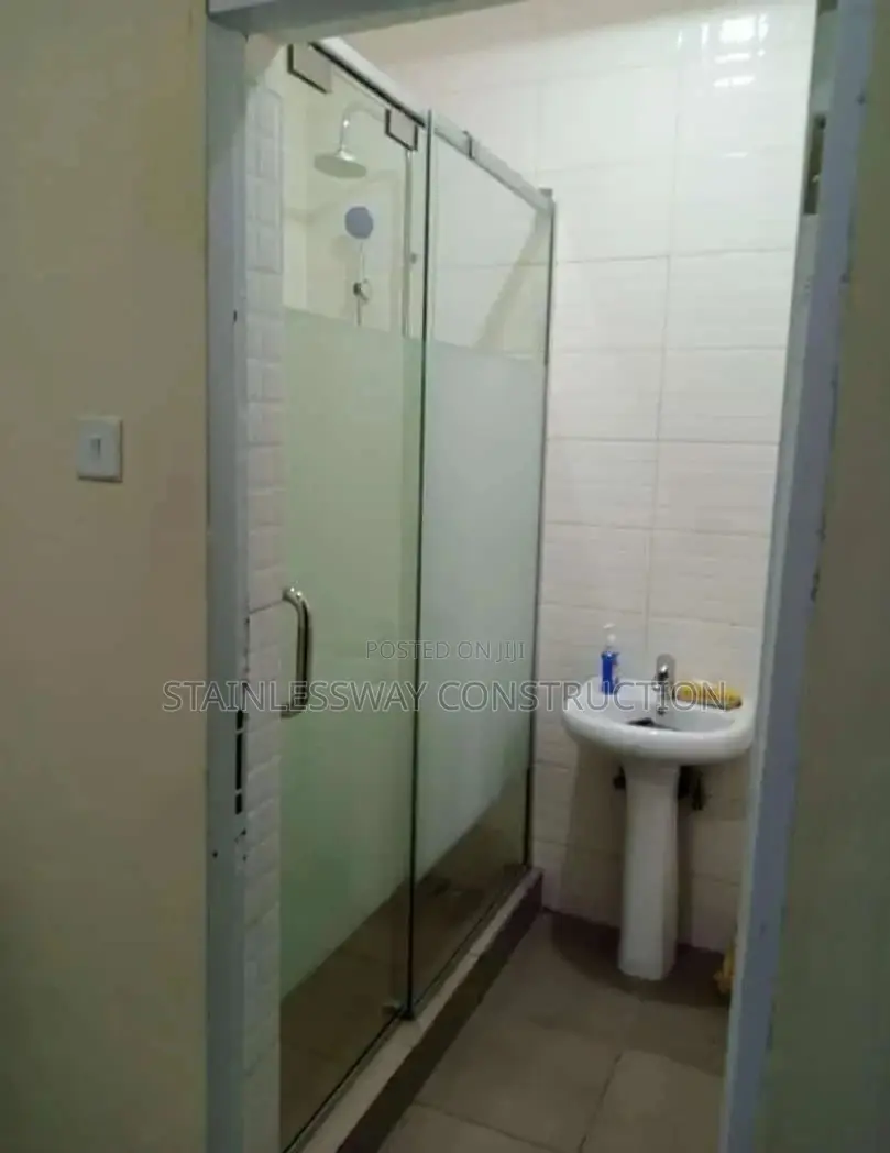 Shower Cubicle (Open)