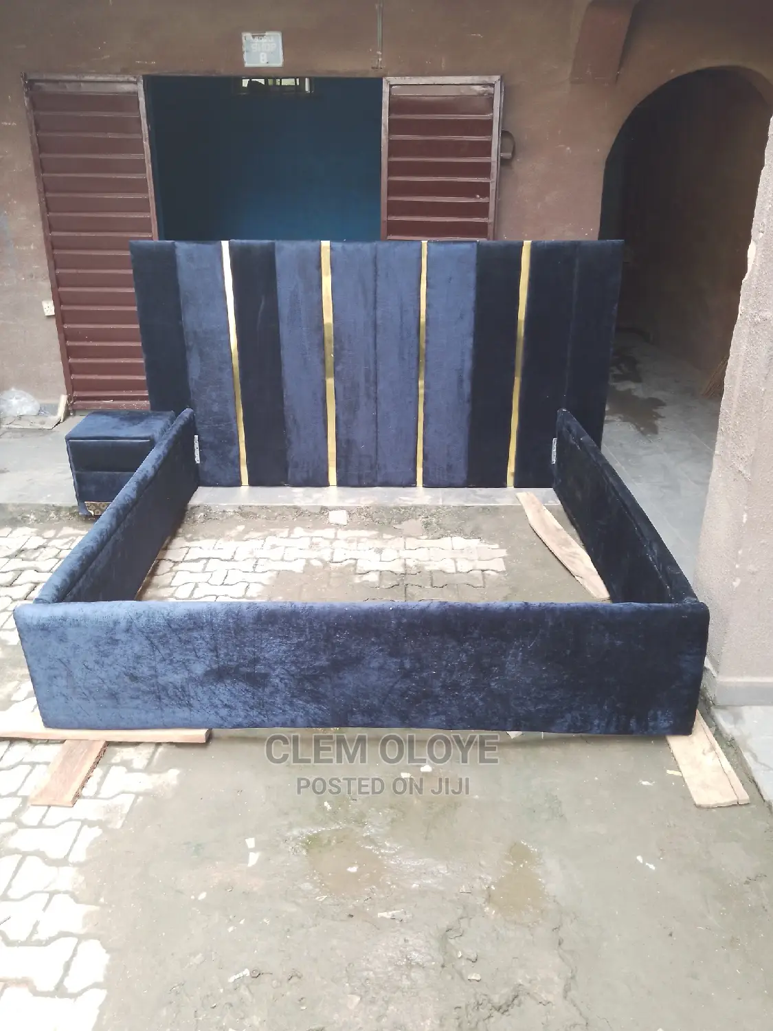 6×6 Bedframe With Bedside