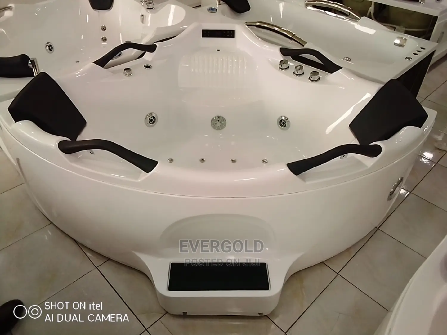150×150 Double Jacuzzi With Complete Accessories Available