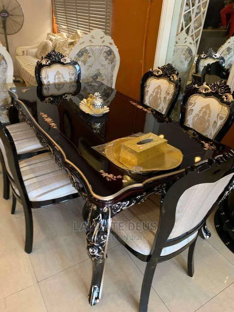 Royal Exquisite Wooden Dining Table With 6 Seaters