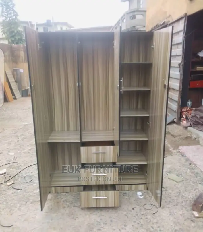 Quality 4 by 6 Wardrobe With Three Doors