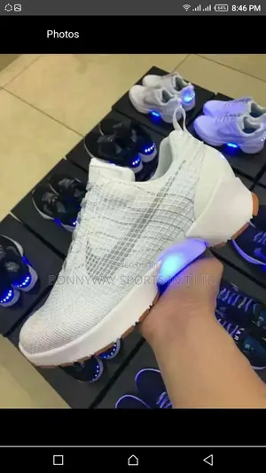 Nike Jugging Made Easier With Nike Jugging Canvas With Caution Light