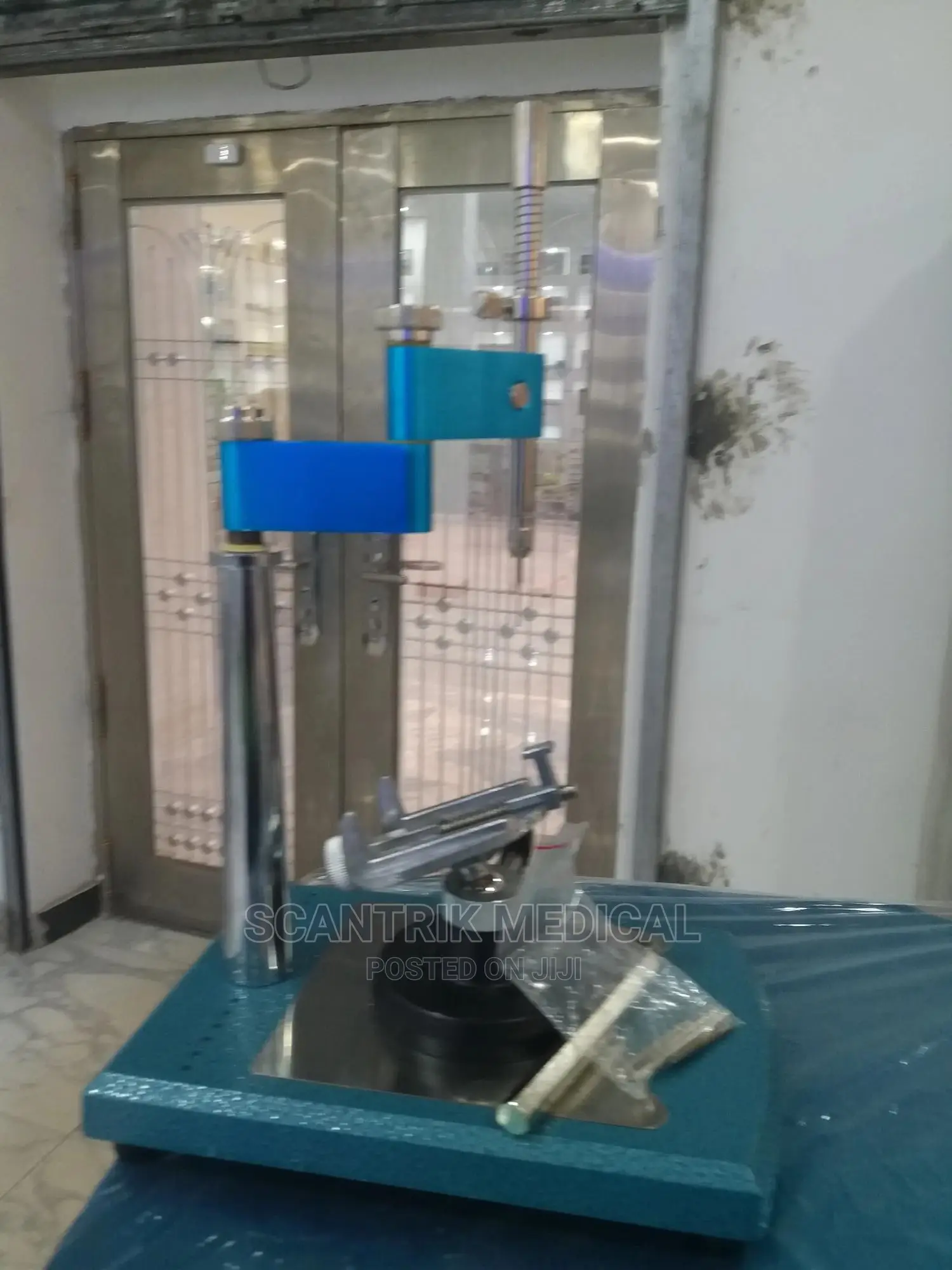 Surveyor Visualizer Equipment With Tools Handpiece Holder