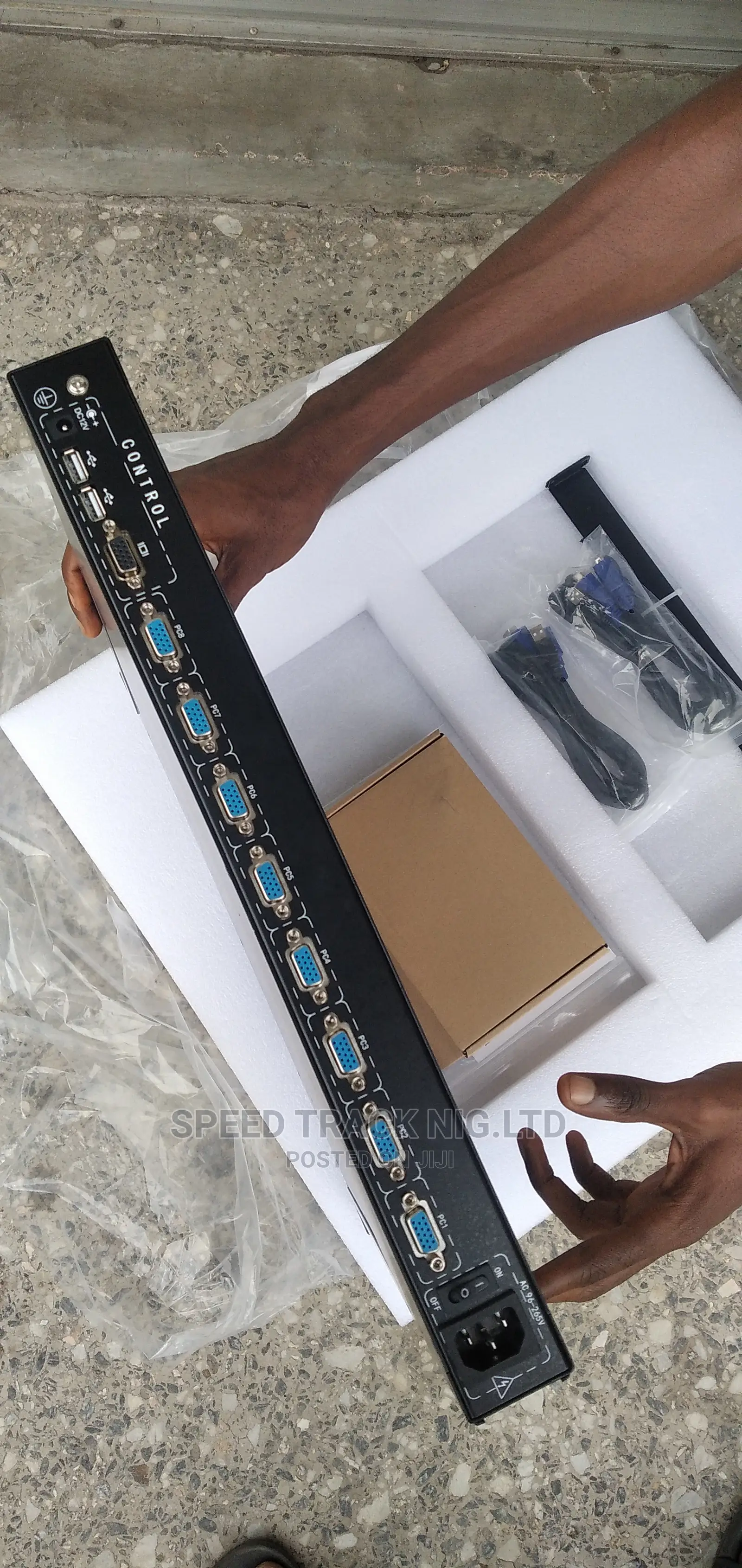 8 Port KVM Console Switch With Monitor