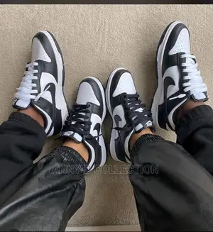 High Quality Black and White Nike Sneakers