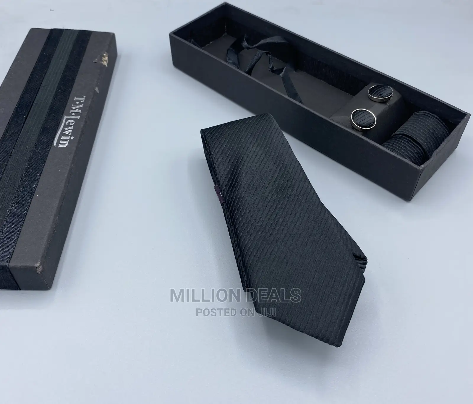 Unique Tie N Cufflinks Pocket Square