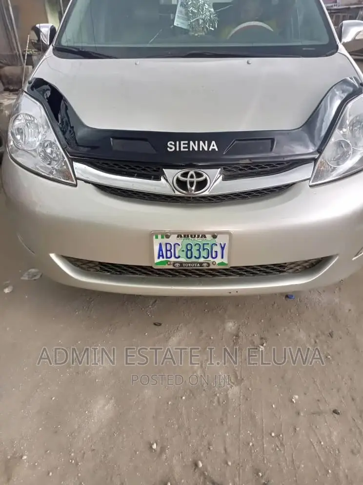 Hire Sienna