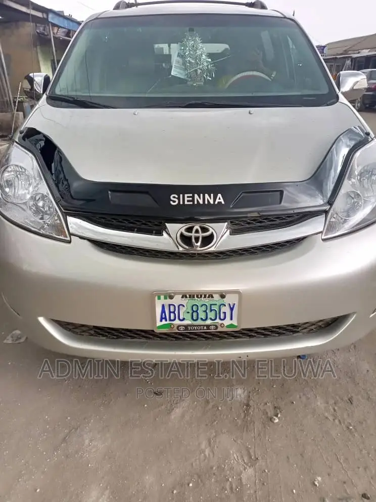 Hire Sienna