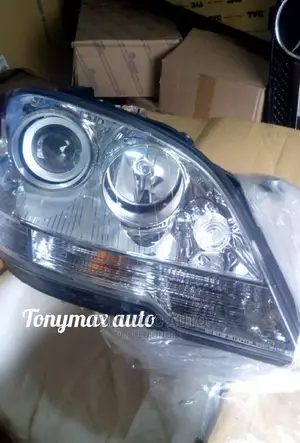 Mercedes-Benz ML350 2010 Headlights