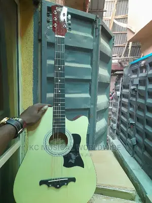 Quality Boss Guitar Size 38