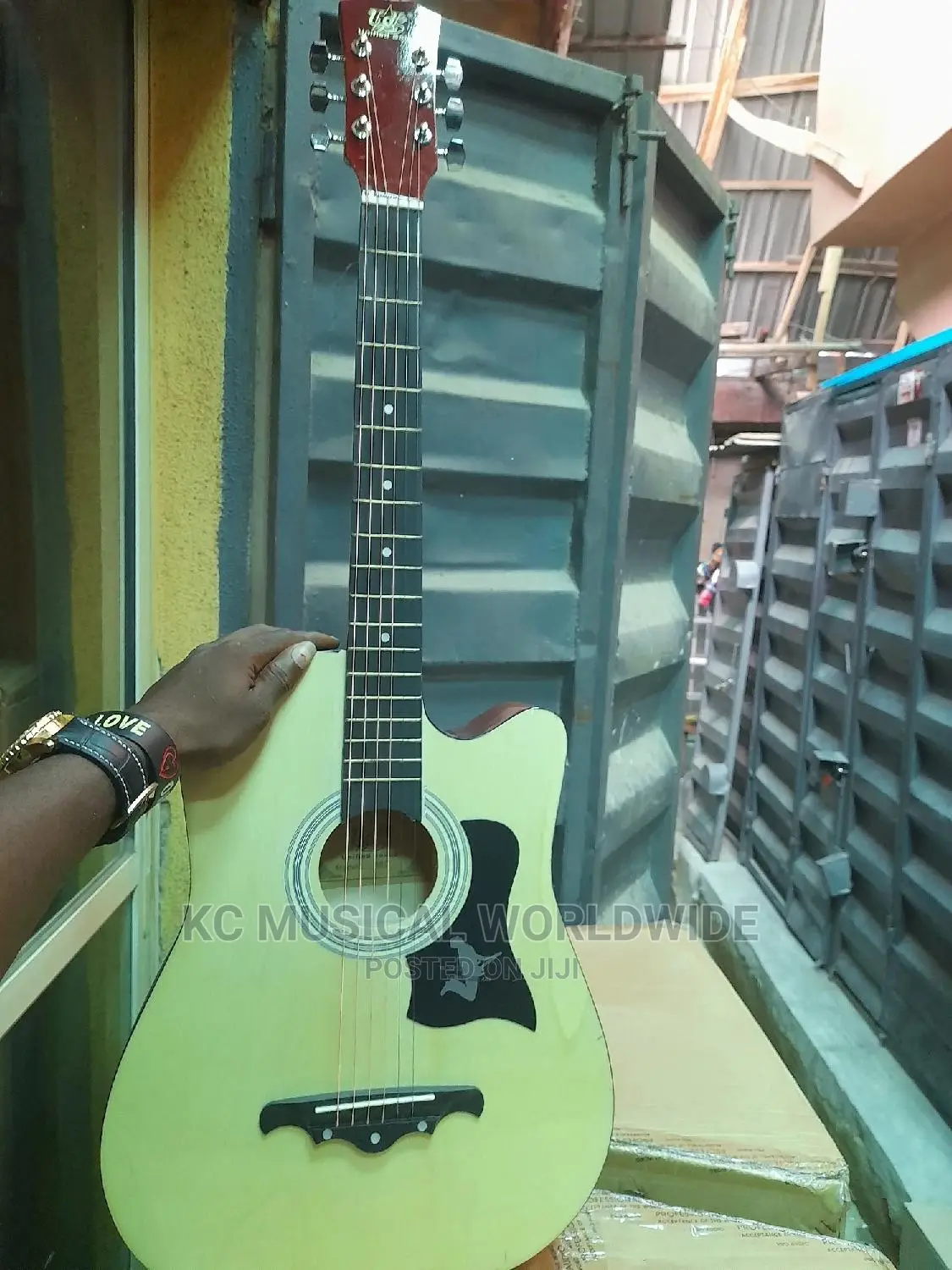 Quality Boss Guitar Size 38