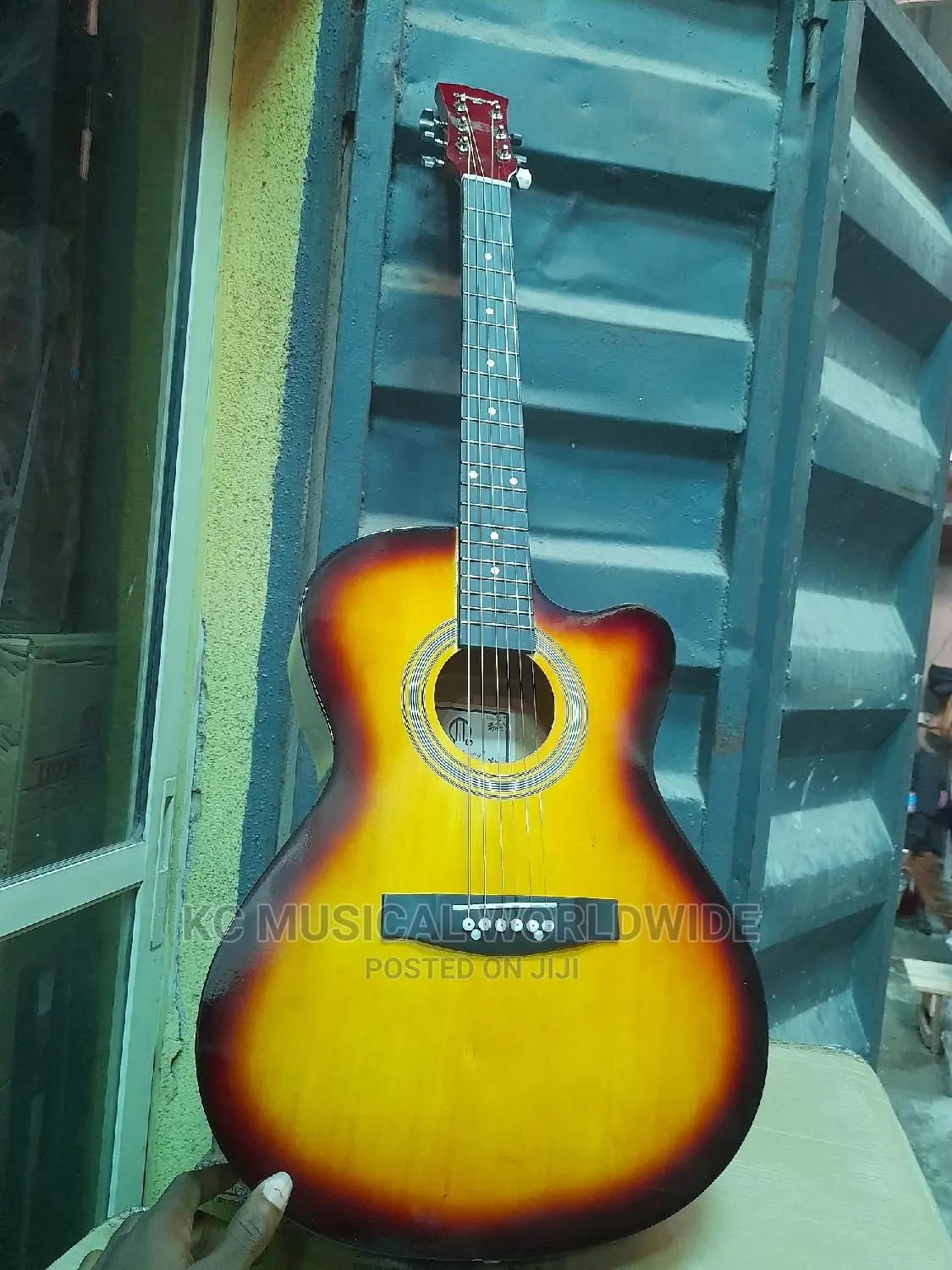 Quality Boss Guitar Size 39