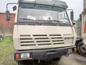 Steyr Cap and Chassis 12tyres Tokunbo