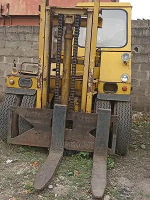 10 Tons Forklift for Hire