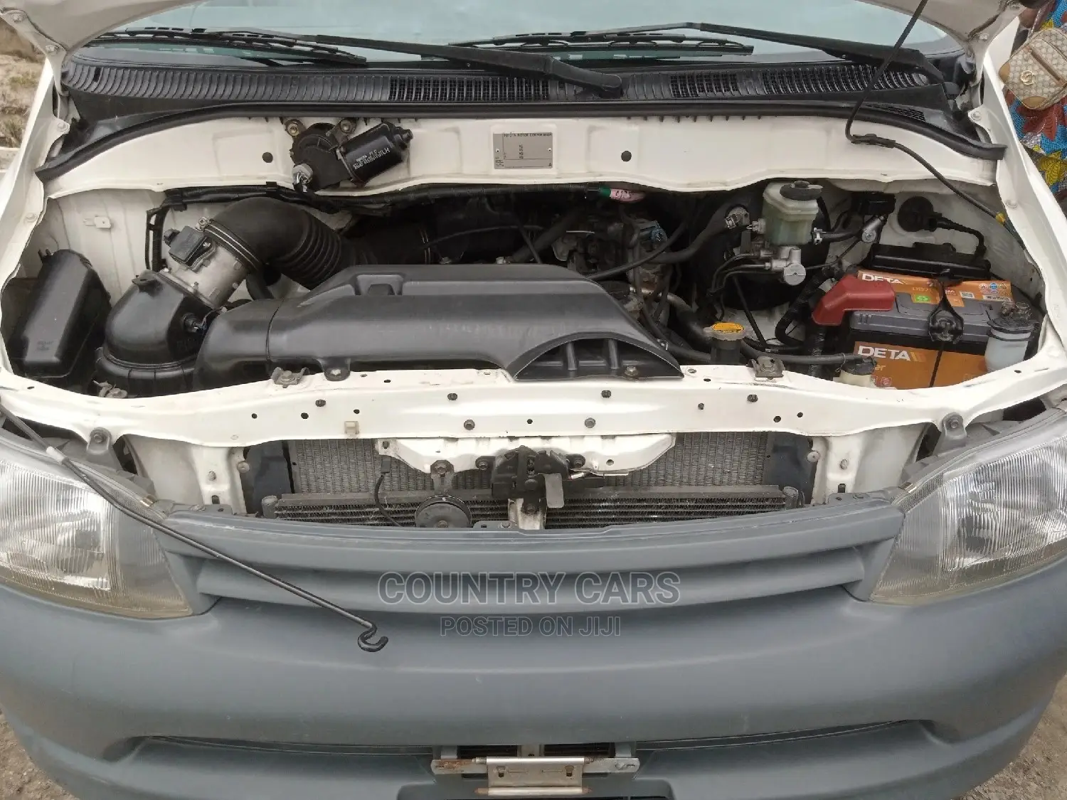 Toyota HiAce 2005 White